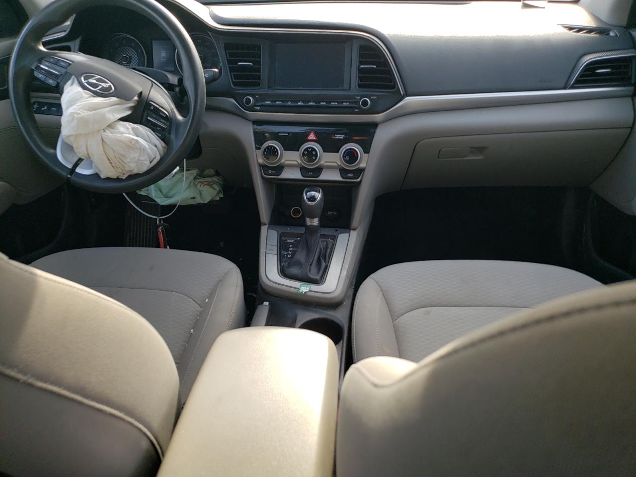 2019 Hyundai Elantra - Image 8