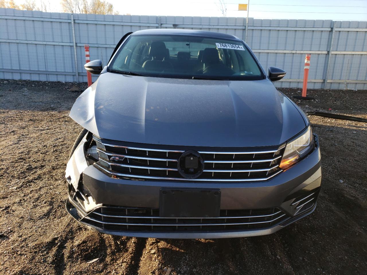 2018 Volkswagen Passat - Image 5