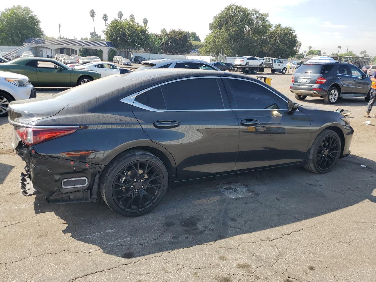 2021 Lexus ES - Image 3