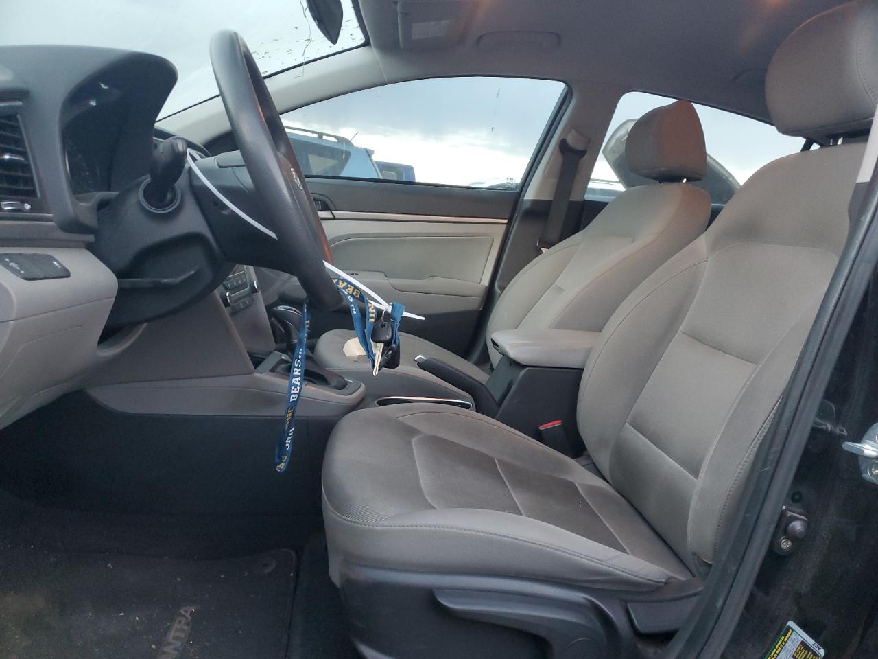 2017 Hyundai Elantra - Image 7