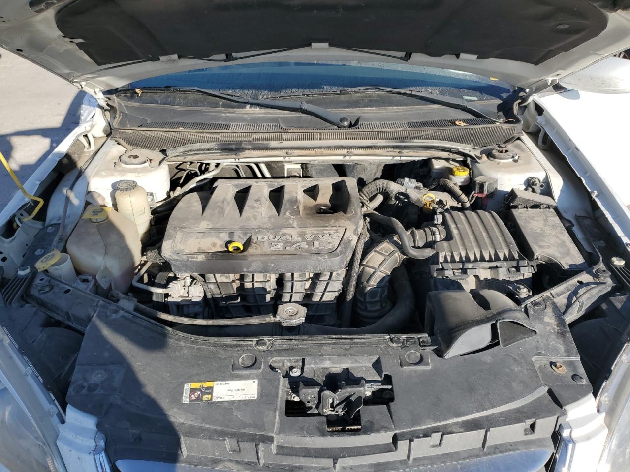 2014 Chrysler 200 - Image 13
