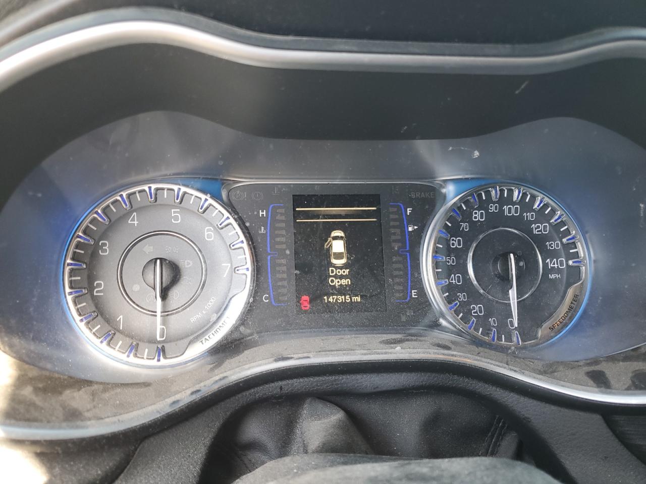 2015 Chrysler 200 - Image 9