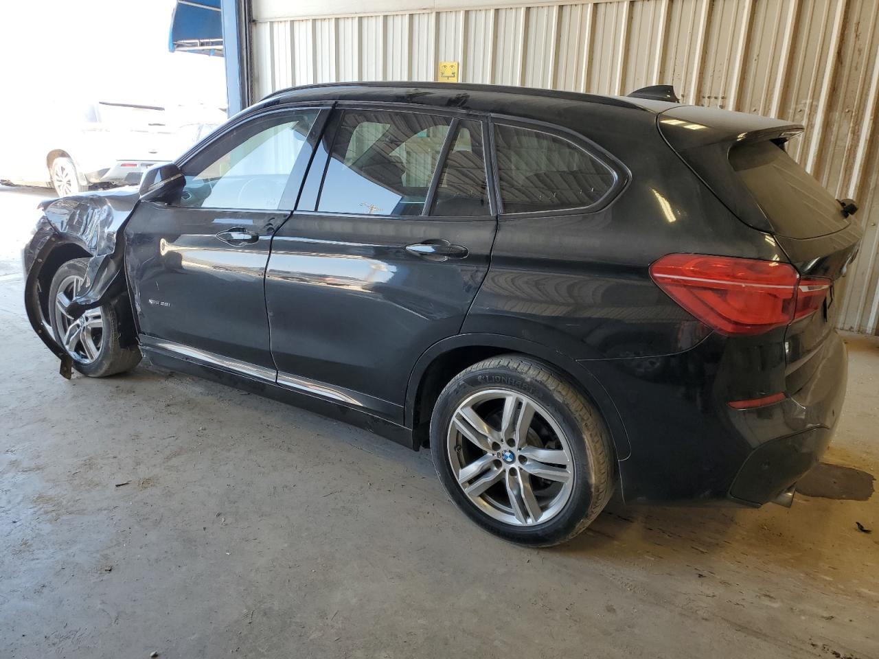 VIN WBXHT3C33H5F84190 2017 BMW X1 no.2