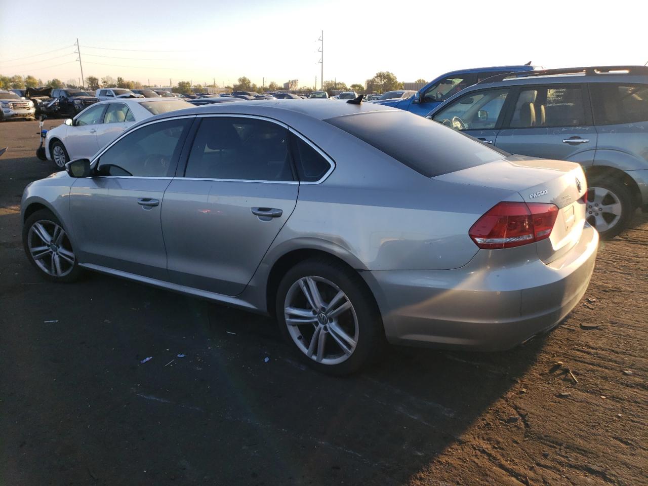2014 Volkswagen Passat - Image 2