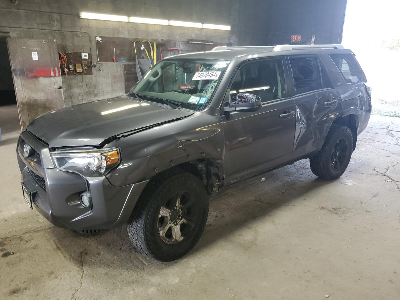 VIN JTEBU5JR8G5339654 2016 TOYOTA 4RUNNER no.1