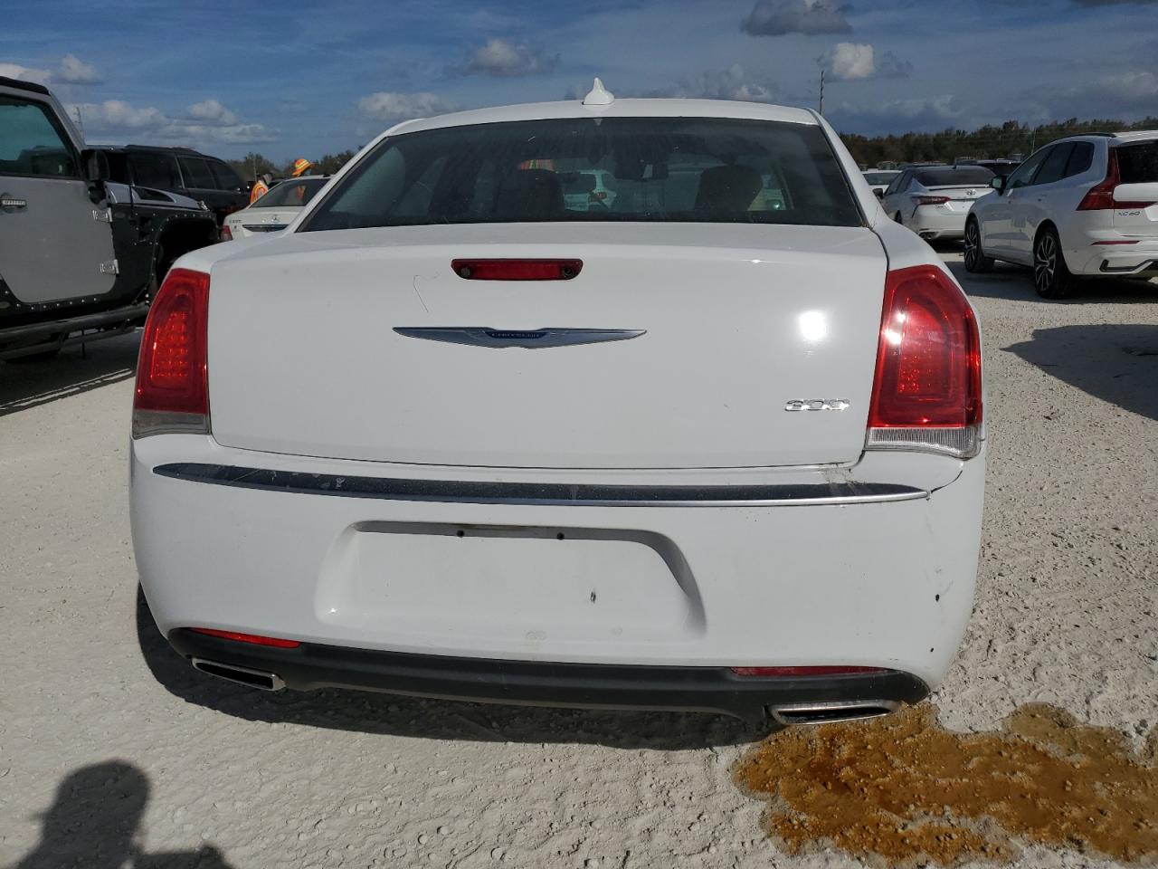 2021 Chrysler 300 Touring VIN: 2C3CCAAGXMH557994 Lot: 77039184