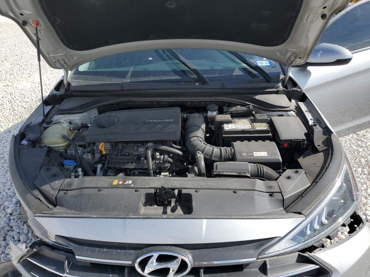 2020 Hyundai Elantra - Image 13