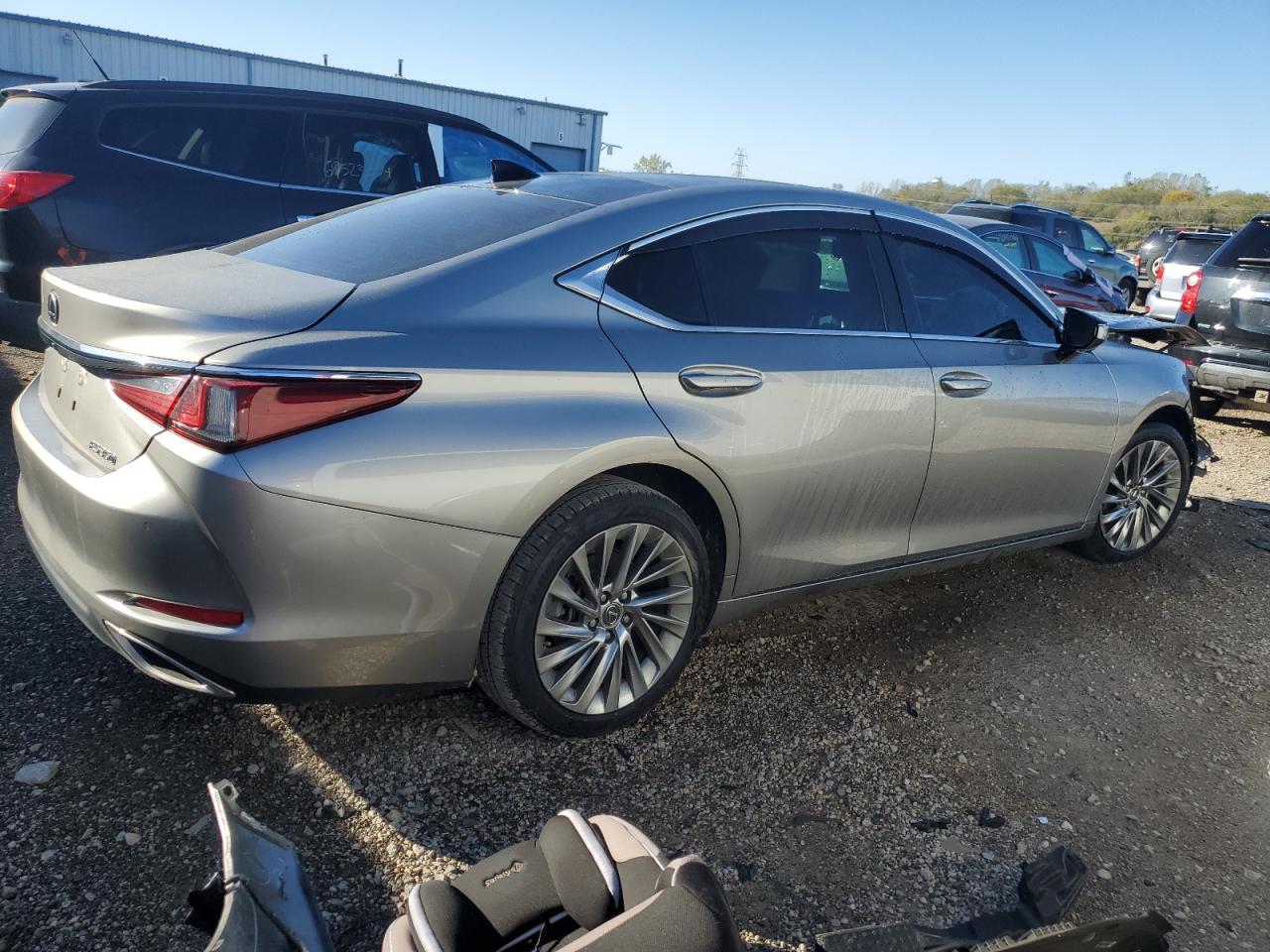 2020 Lexus ES - Image 3