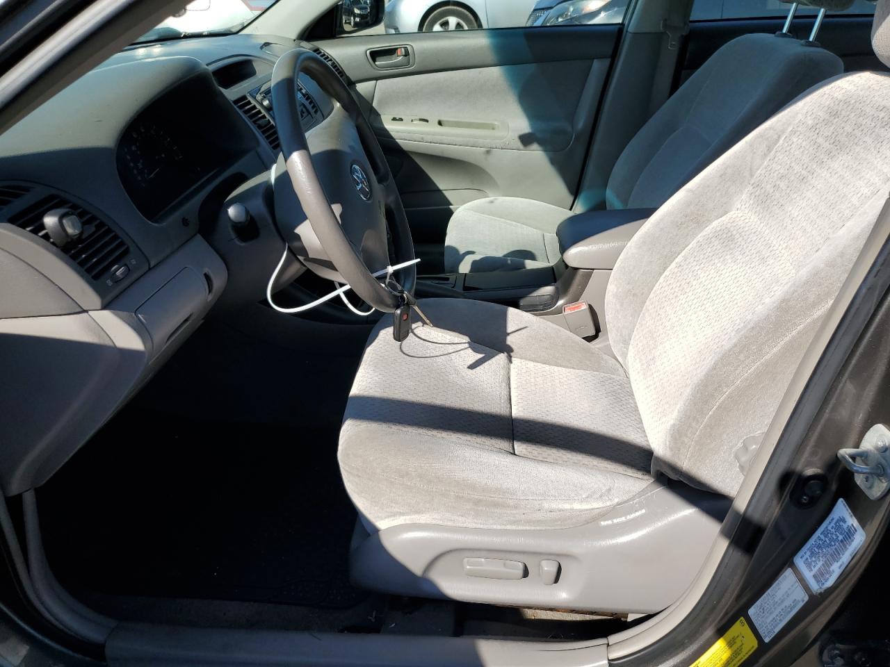 2003 Toyota Camry Le VIN: 4T1BE30K13U738749 Lot: 76231784