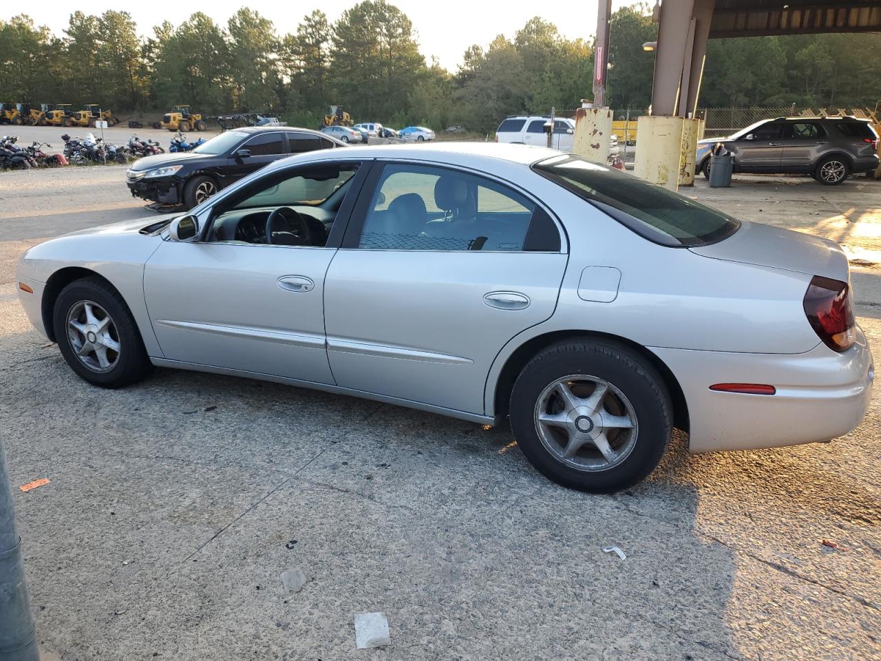 2001 Oldsmobile Aurora - Image 2