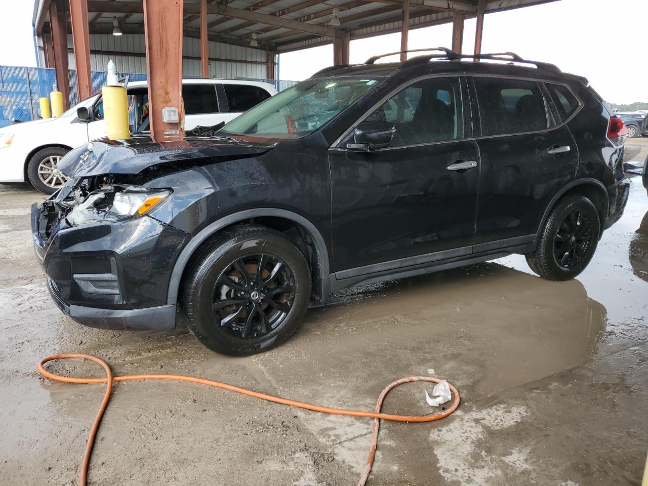 5N1AT2MT7JC810605 2018 NISSAN ROGUE - Image 1