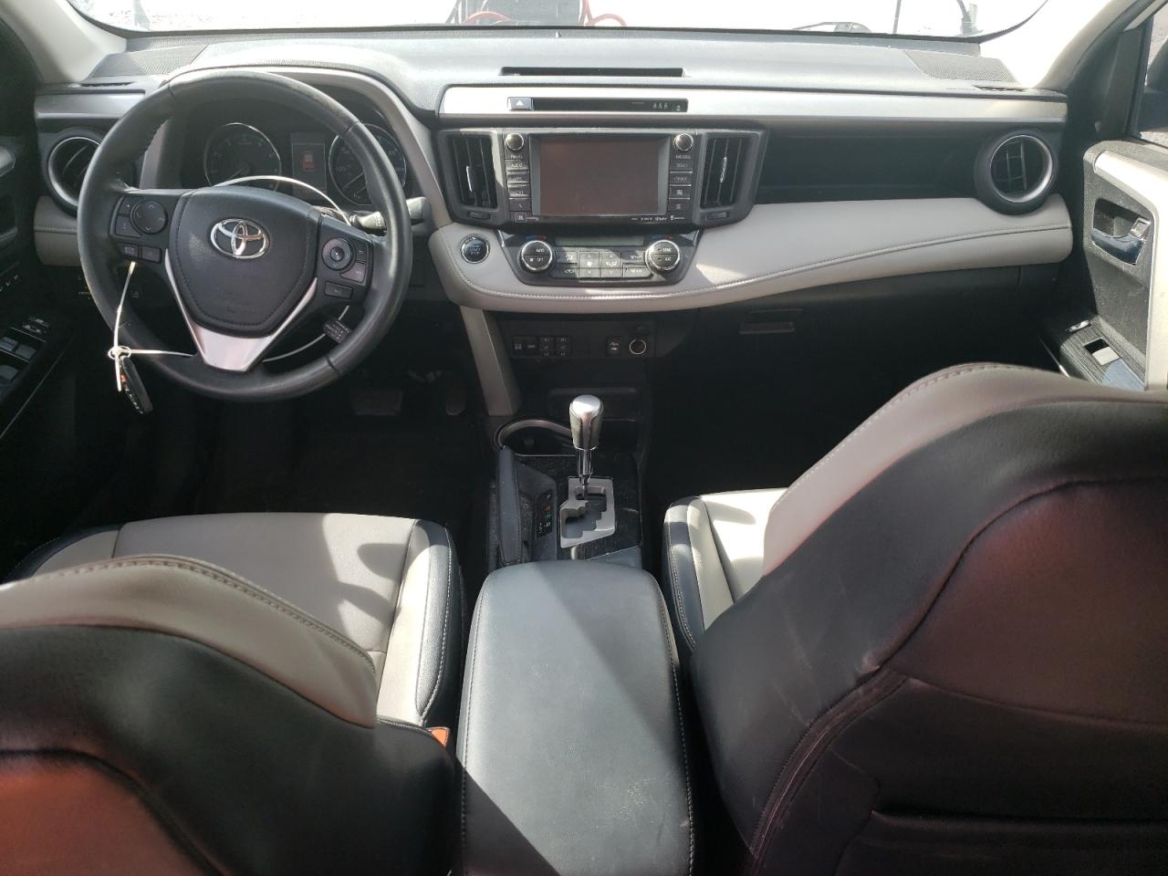 2017 Toyota RAV 4 - Image 8