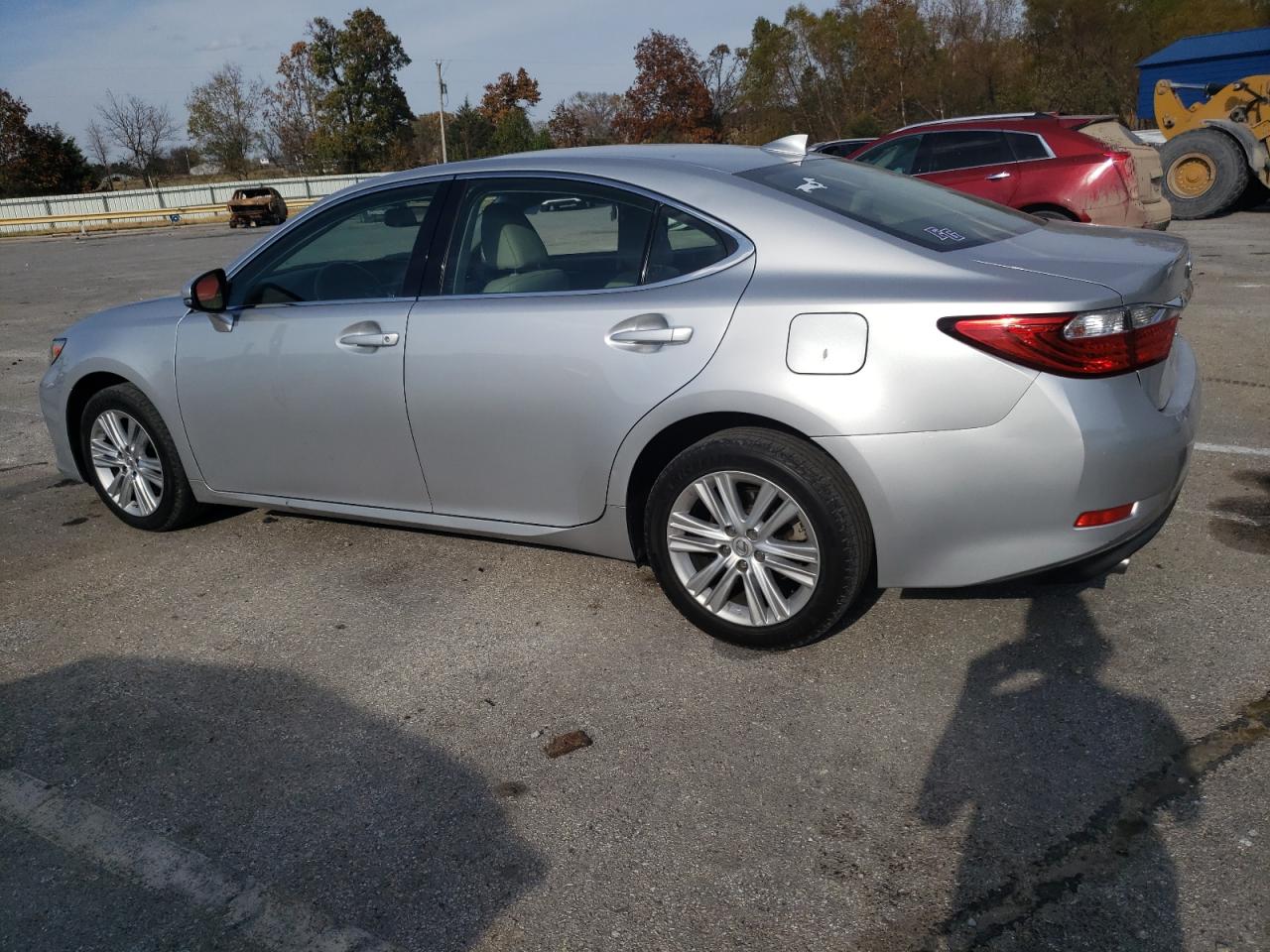 2015 Lexus ES - Image 2
