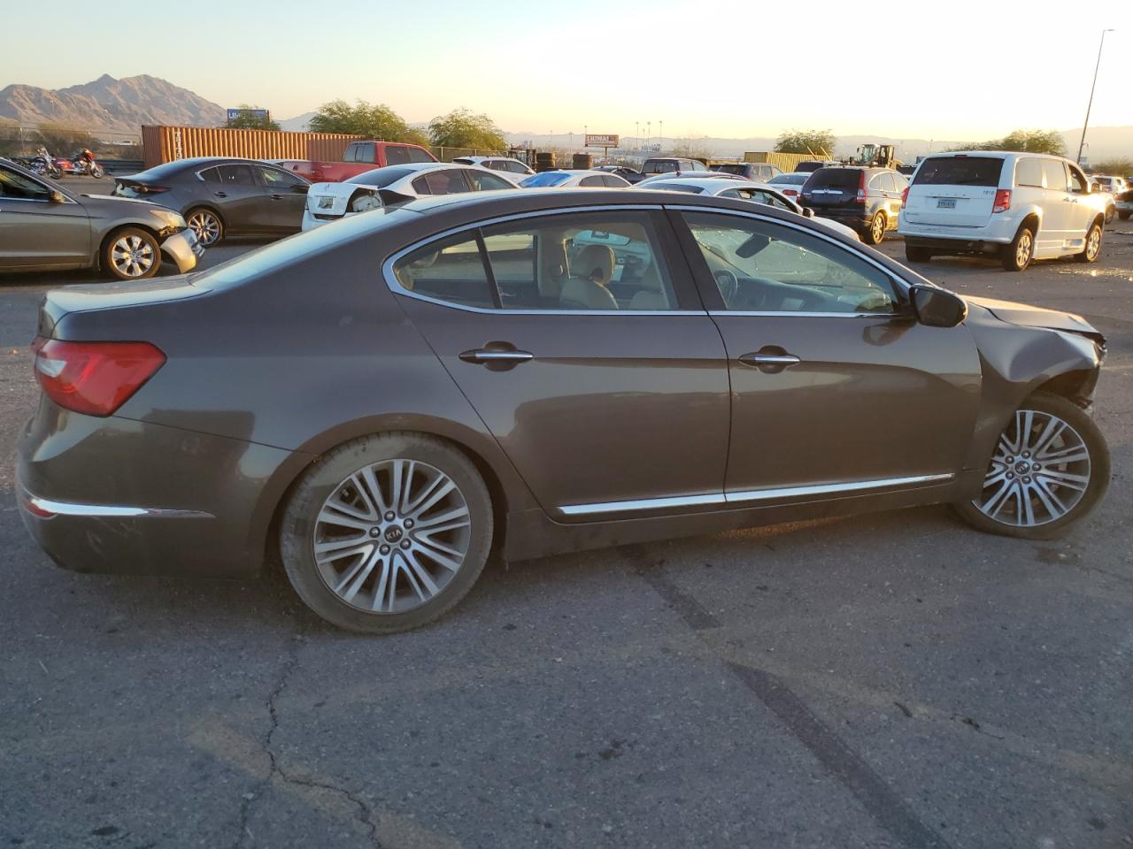 2014 Kia Cadenza - Image 3