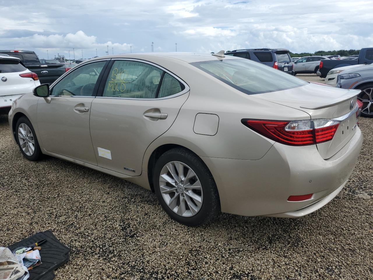 2014 Lexus ES - Image 2