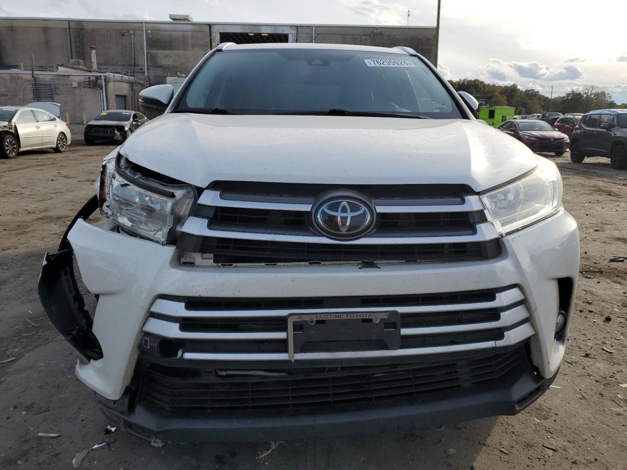 2019 Toyota Highlander - Image 5