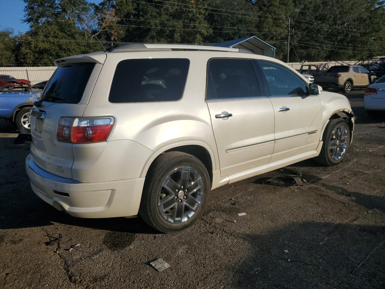 2011 GMC Acadia - Image 3