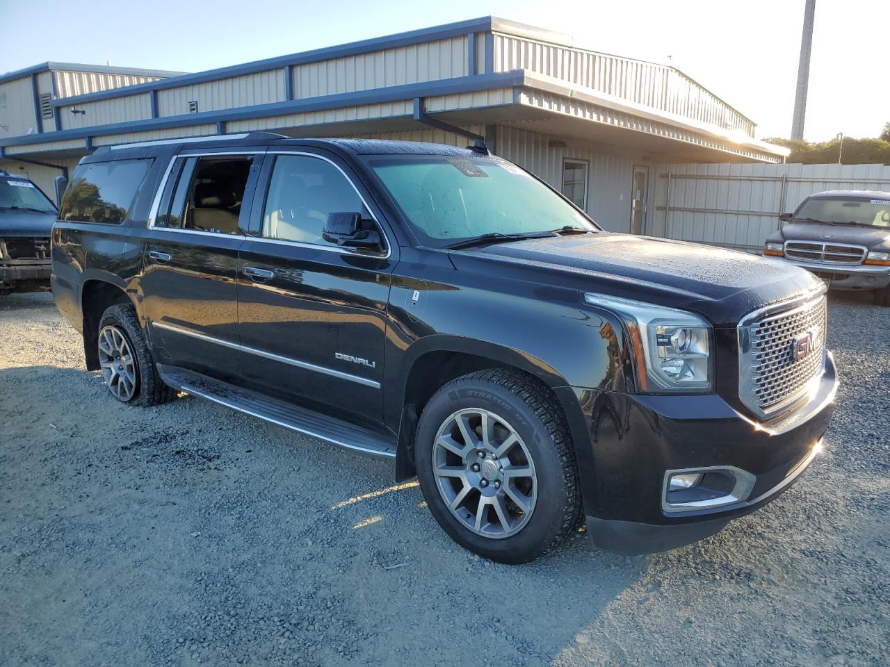 2015 GMC Yukon - Image 4
