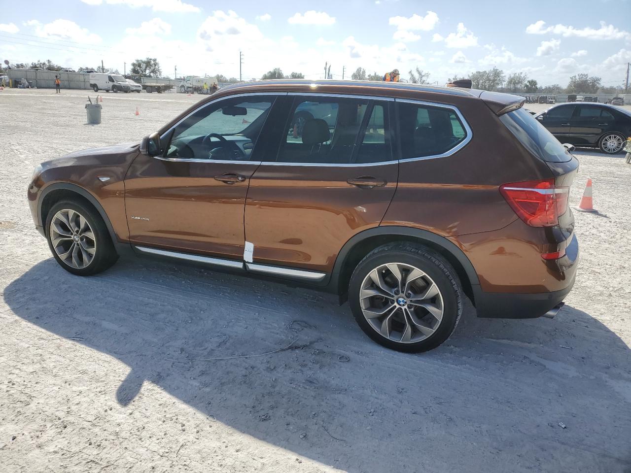 VIN 5UXWX9C56H0T01027 2017 BMW X3 no.2