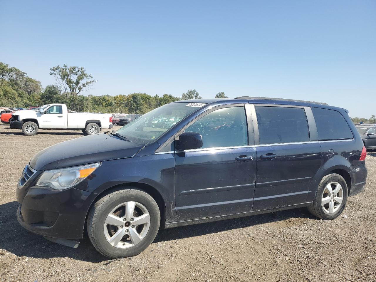 2011 Volkswagen Routan - Image 1