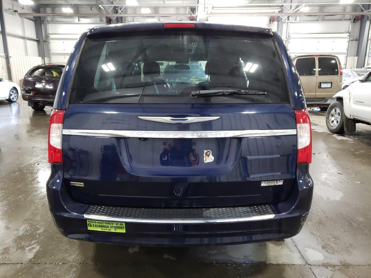 2014 Chrysler Town & Country - Image 6