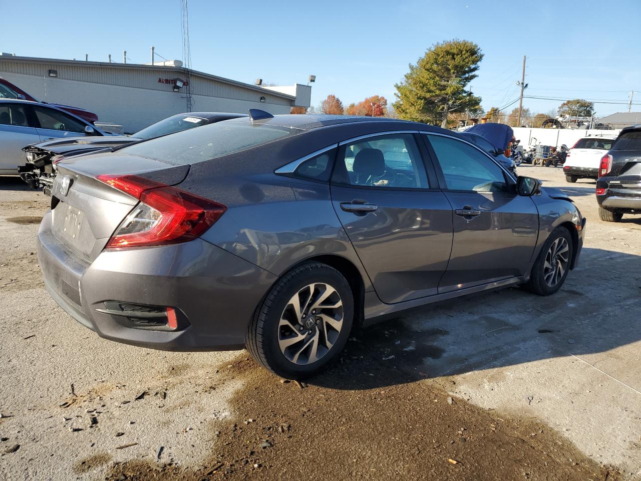 VIN 2HGFC2F7XJH601447 2018 HONDA CIVIC no.3