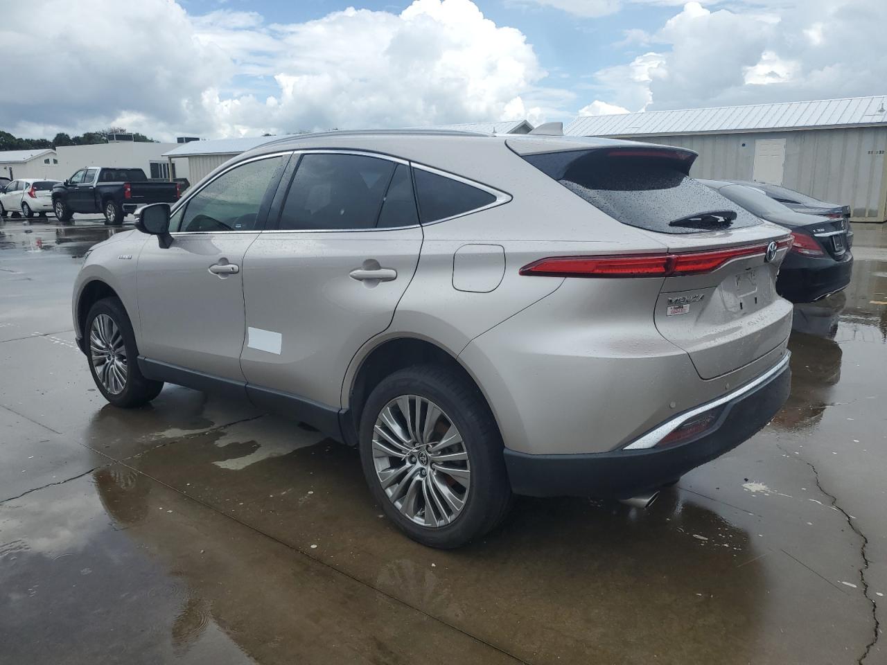 2021 Toyota Venza - Image 2