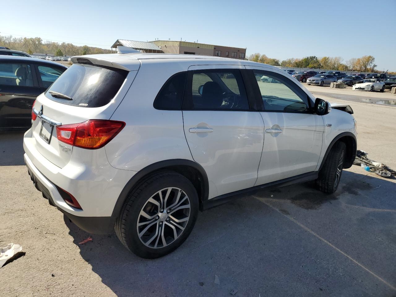 2018 Mitsubishi Outlander - Image 3