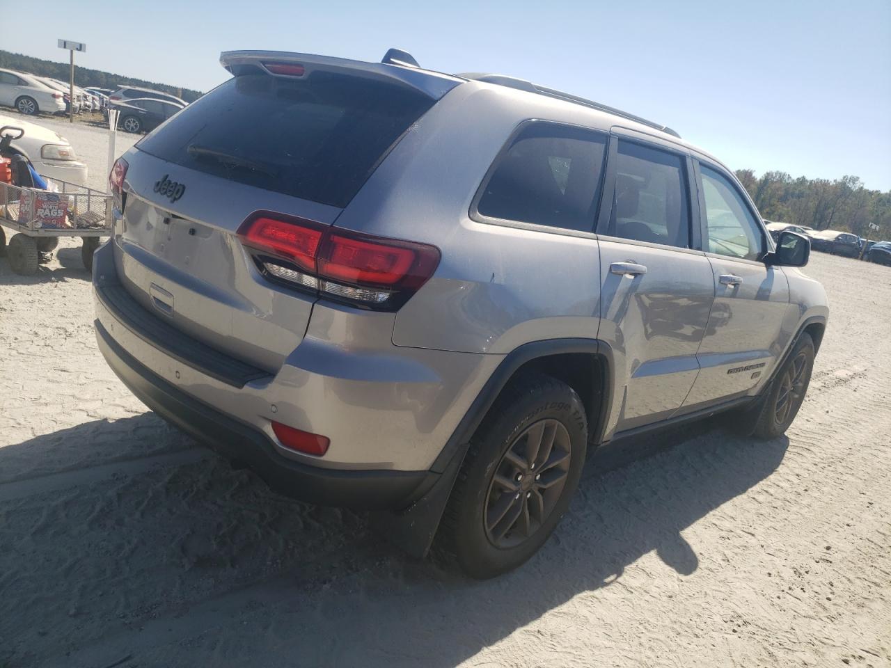 2016 Jeep Grand Cherokee - Image 3