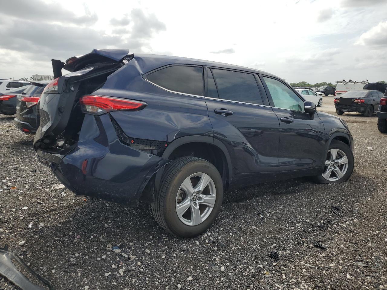 2022 Toyota Highlander - Image 3