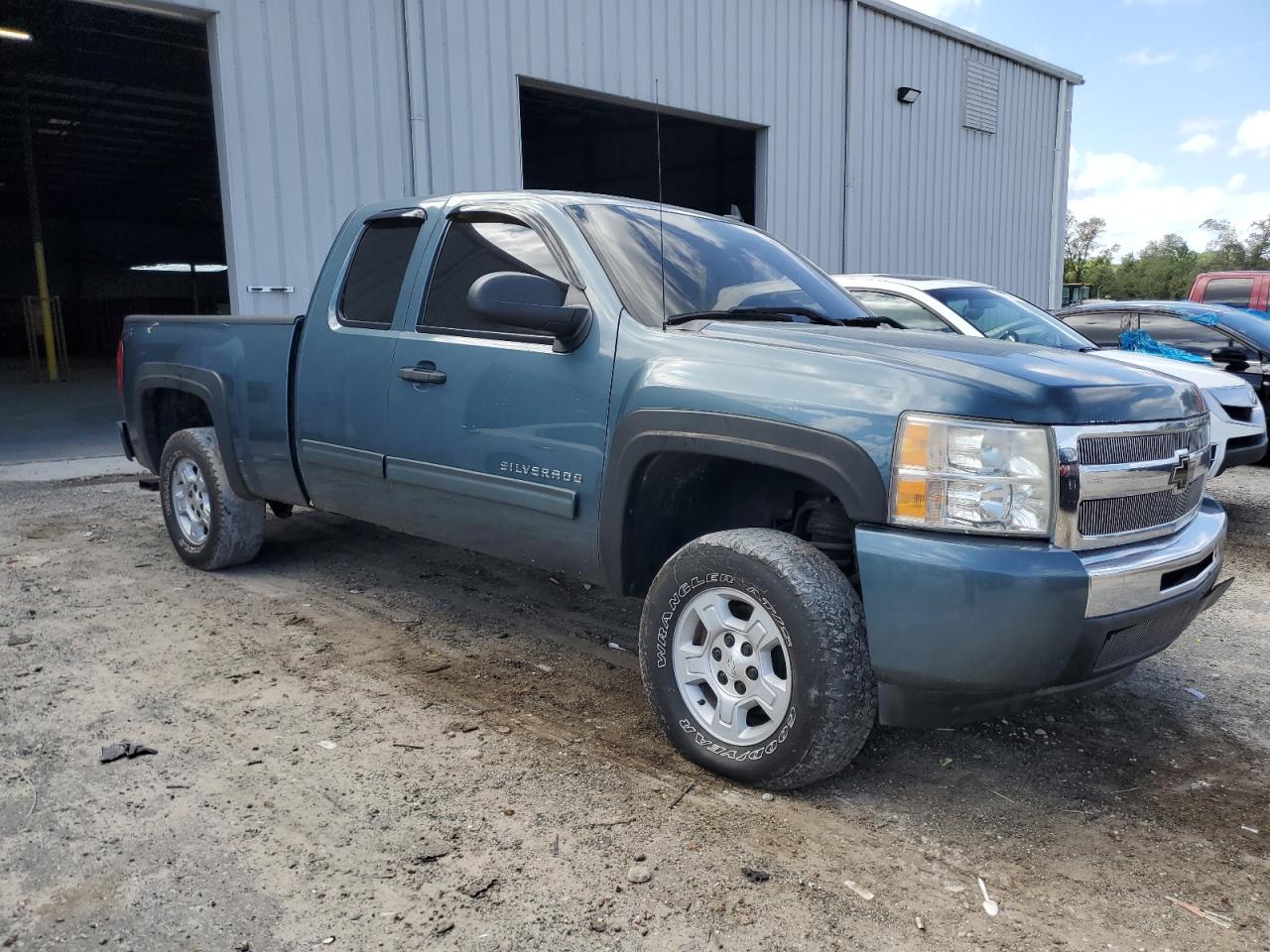 2009 Chevrolet Silverado - Image 4