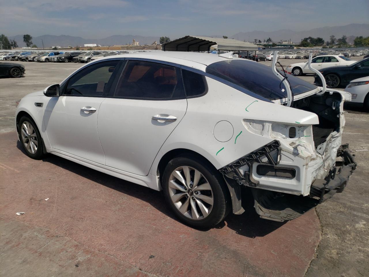 5XXGT4L33JG258600 2018 KIA OPTIMA - Image 2