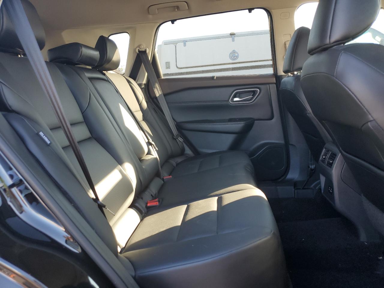 2021 Nissan Rogue - Image 11
