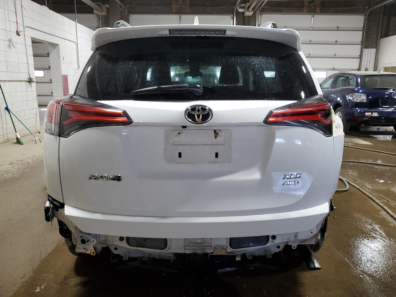 2T3RFREV4JW810193 2018 Toyota Rav4 Adventure