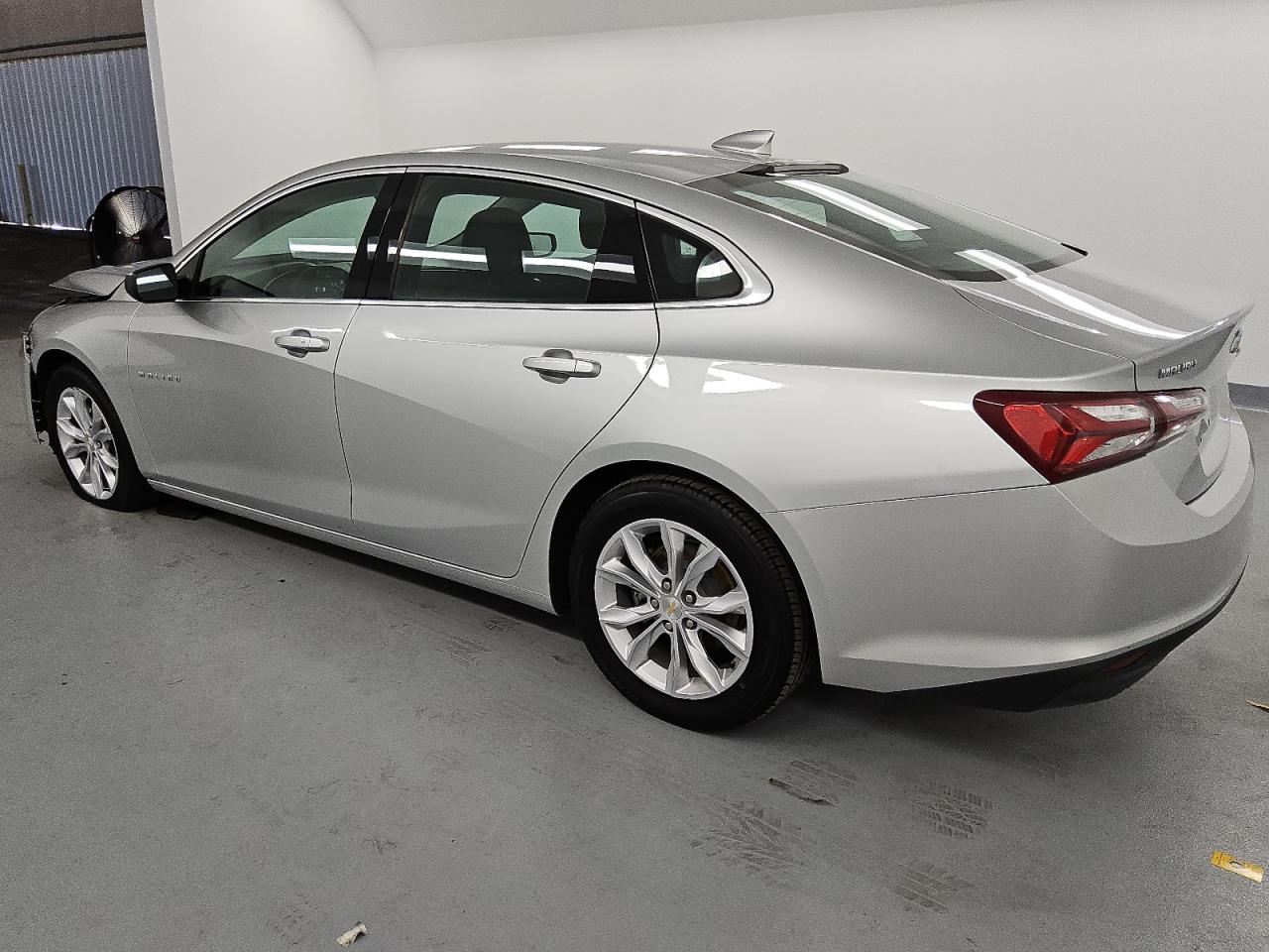 2022 Chevrolet Malibu - Image 2