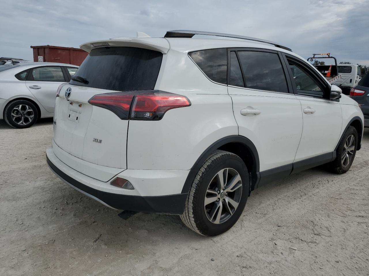 VIN JTMWFREV6HJ138424 2017 TOYOTA RAV4 no.3