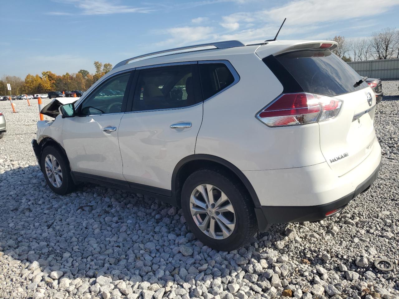 2015 Nissan Rogue - Image 2
