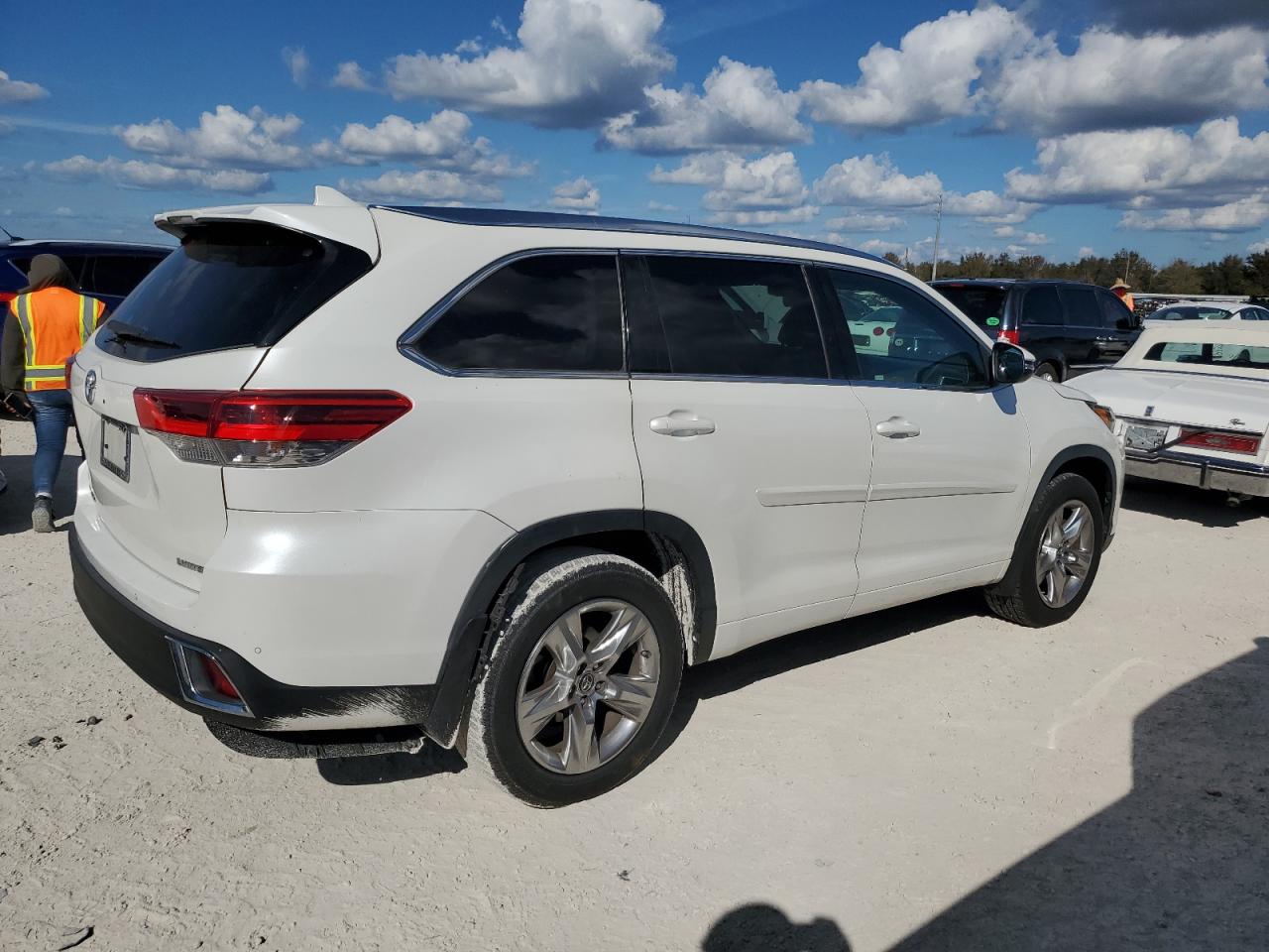 2019 Toyota Highlander - Image 3