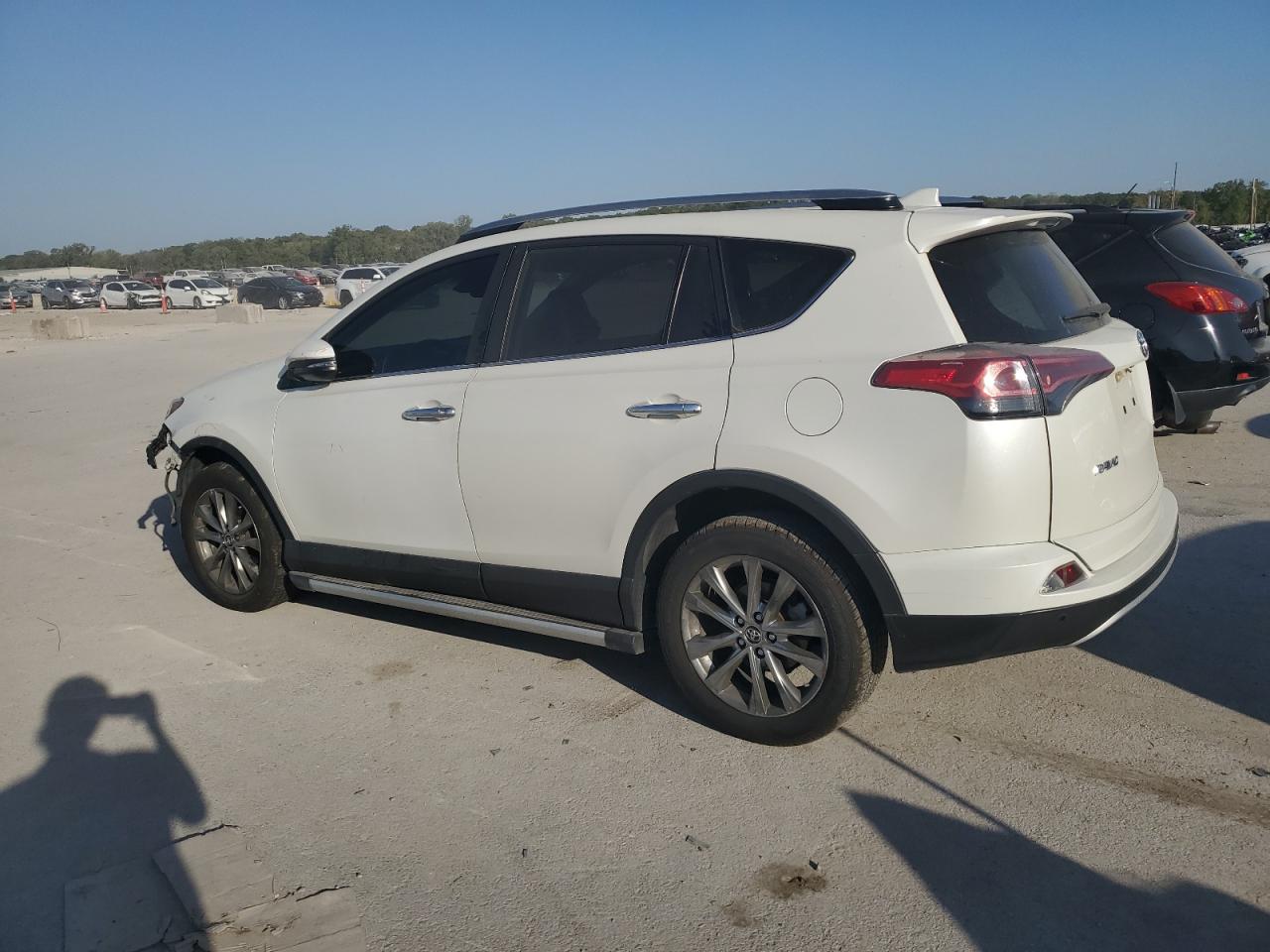 JTMDFREVXHJ706522 2017 TOYOTA RAV 4 - Image 2