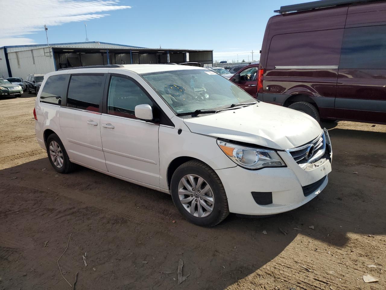 2012 Volkswagen Routan - Image 4