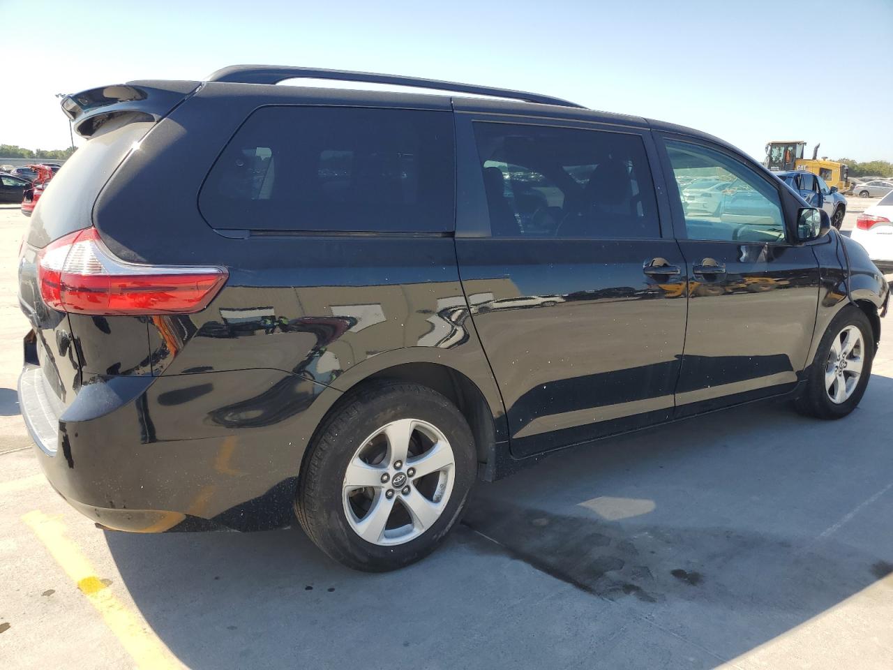 2019 Toyota Sienna - Image 3