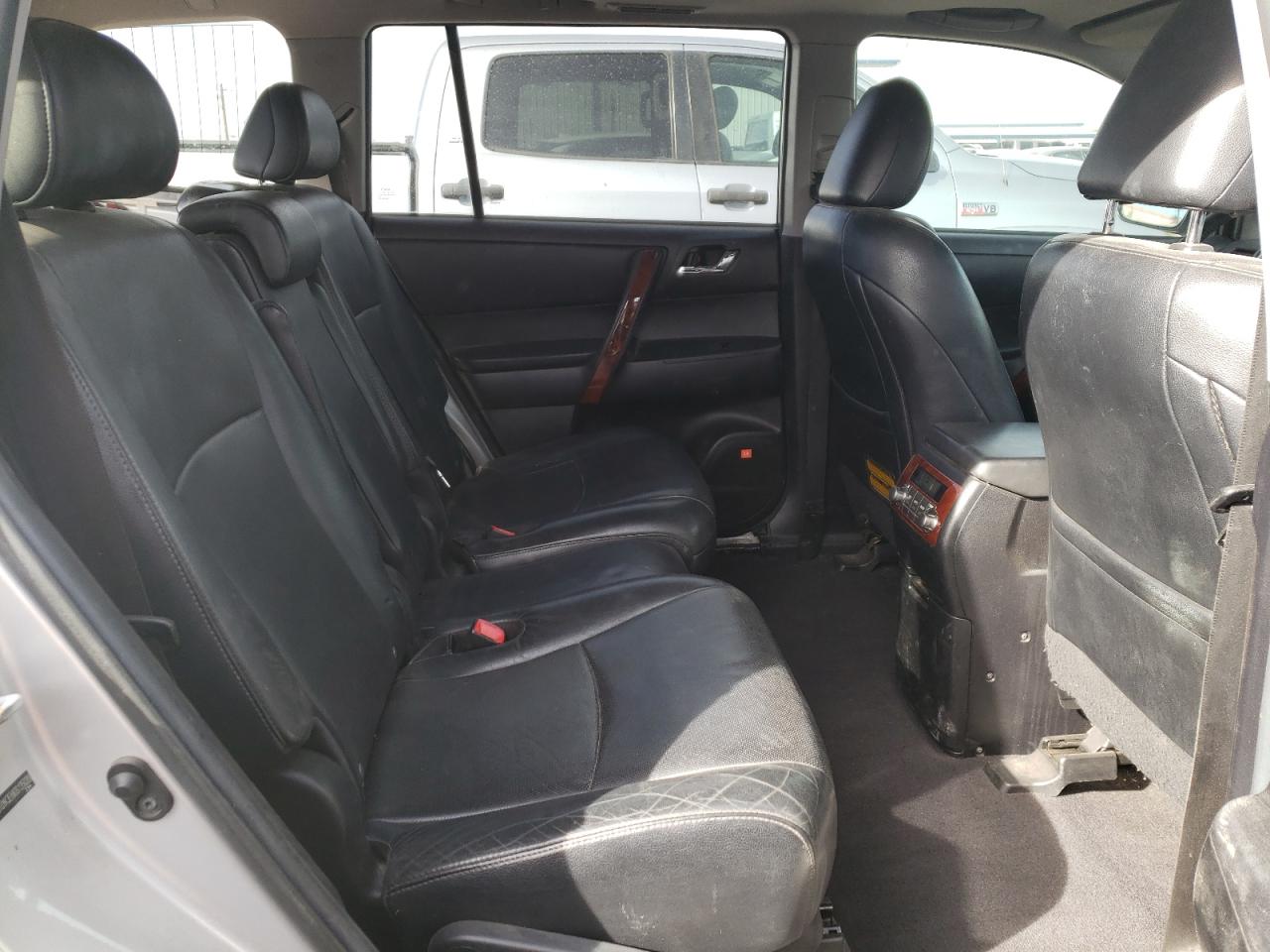 2013 Toyota Highlander - Image 11
