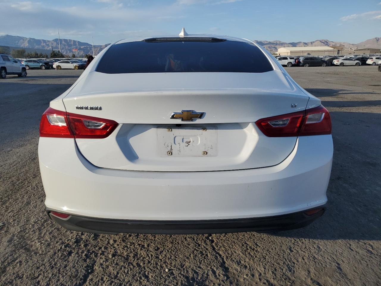 1G1ZD5ST3JF141605 2018 Chevrolet Malibu Lt