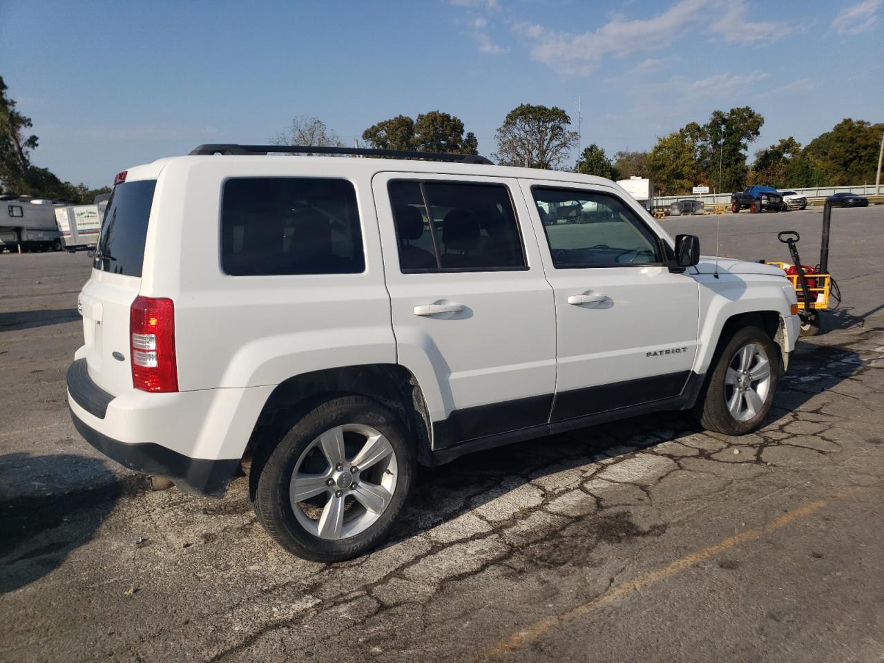 2017 Jeep Liberty (Patriot) - Image 3