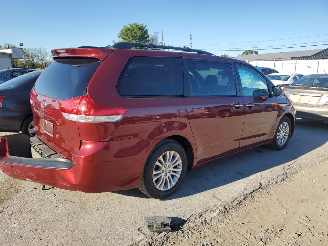 2013 Toyota Sienna - Image 3