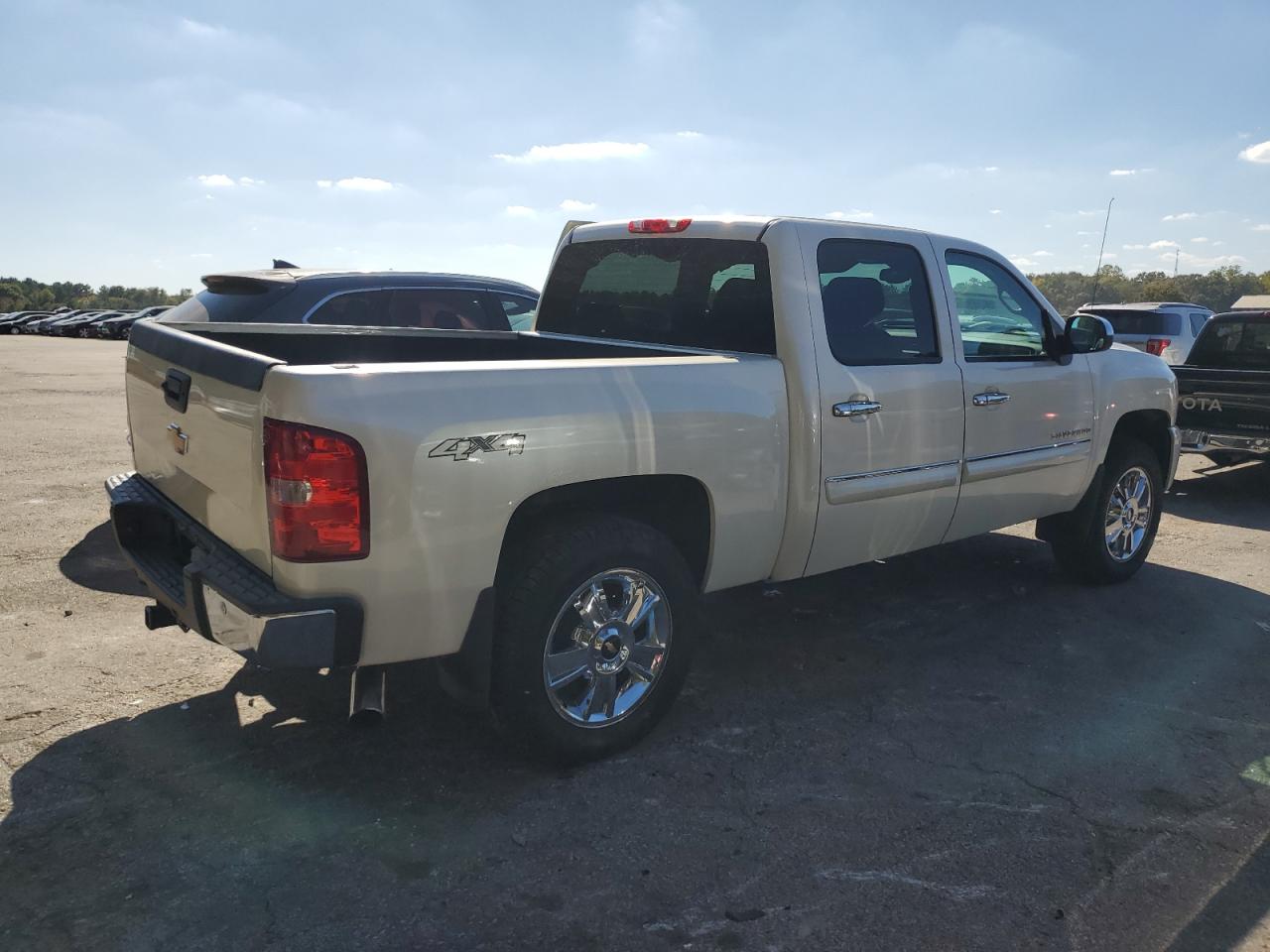2012 Chevrolet Silverado - Image 3