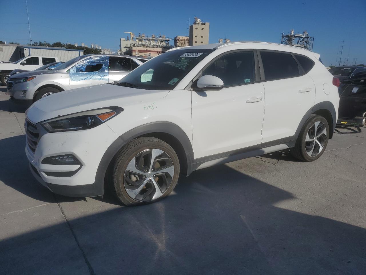 KM8J33AL4JU800957 2018 HYUNDAI TUCSON - Image 1