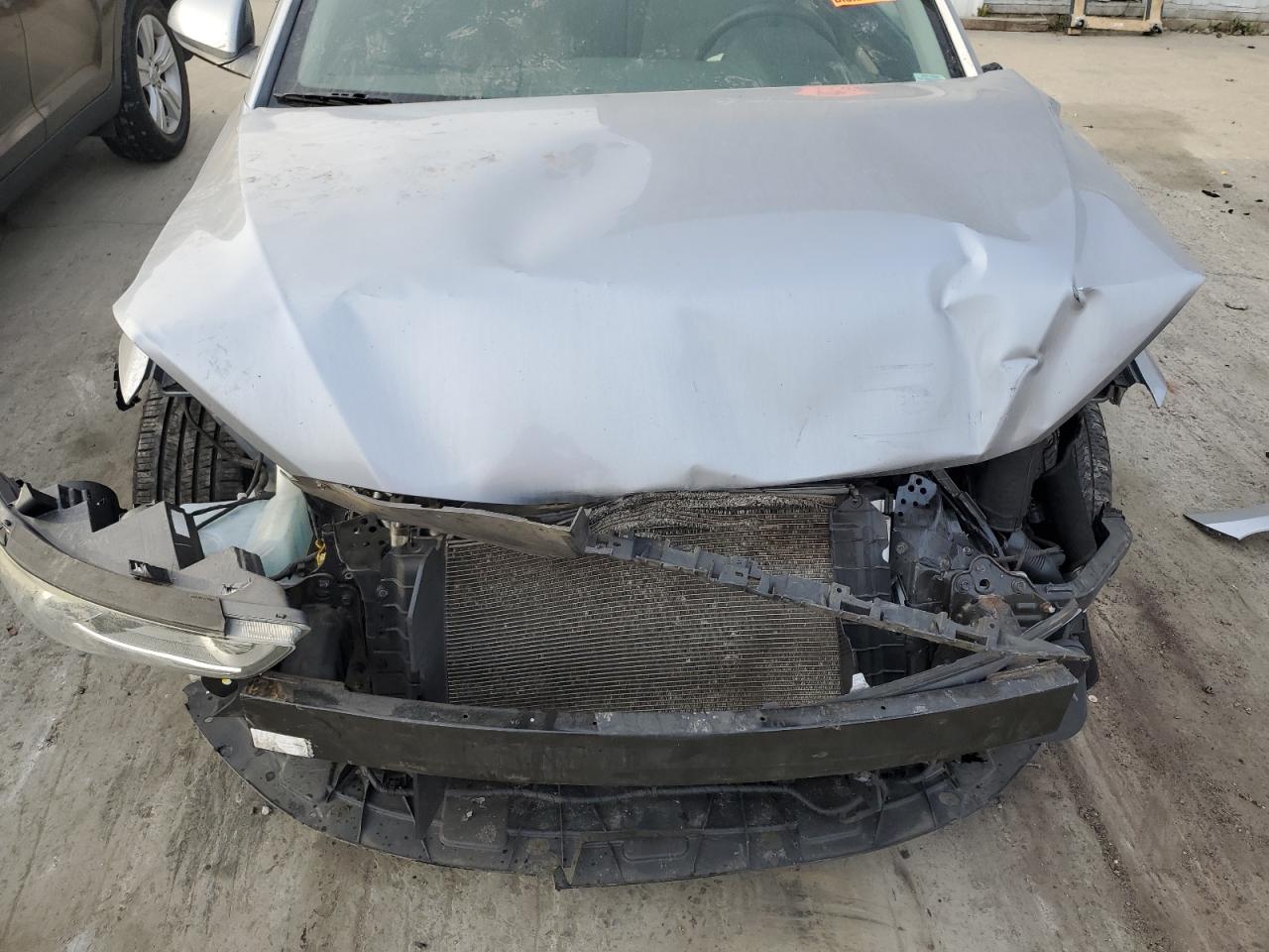 2017 Hyundai Elantra - Image 11