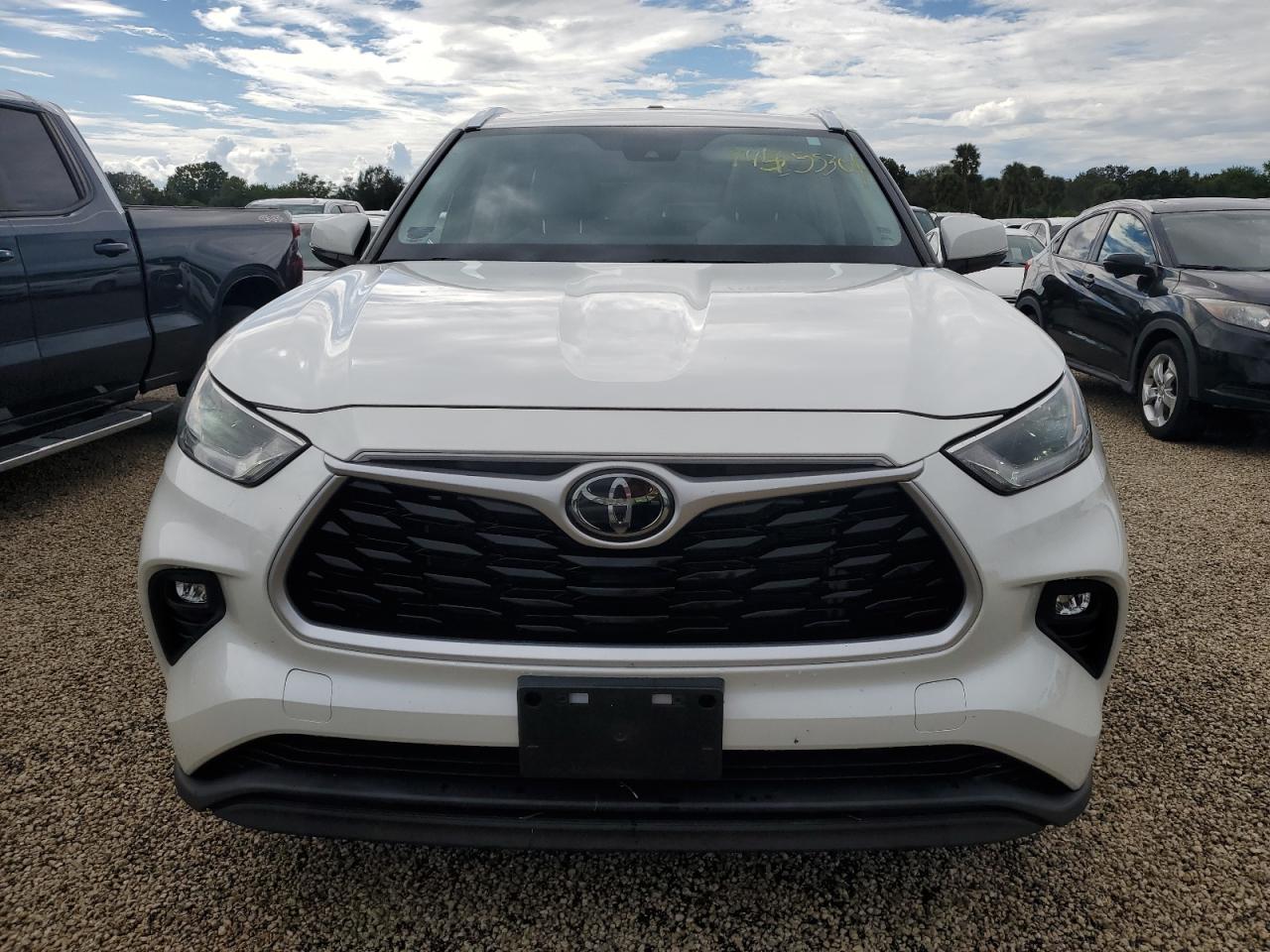 2021 Toyota Highlander - Image 5