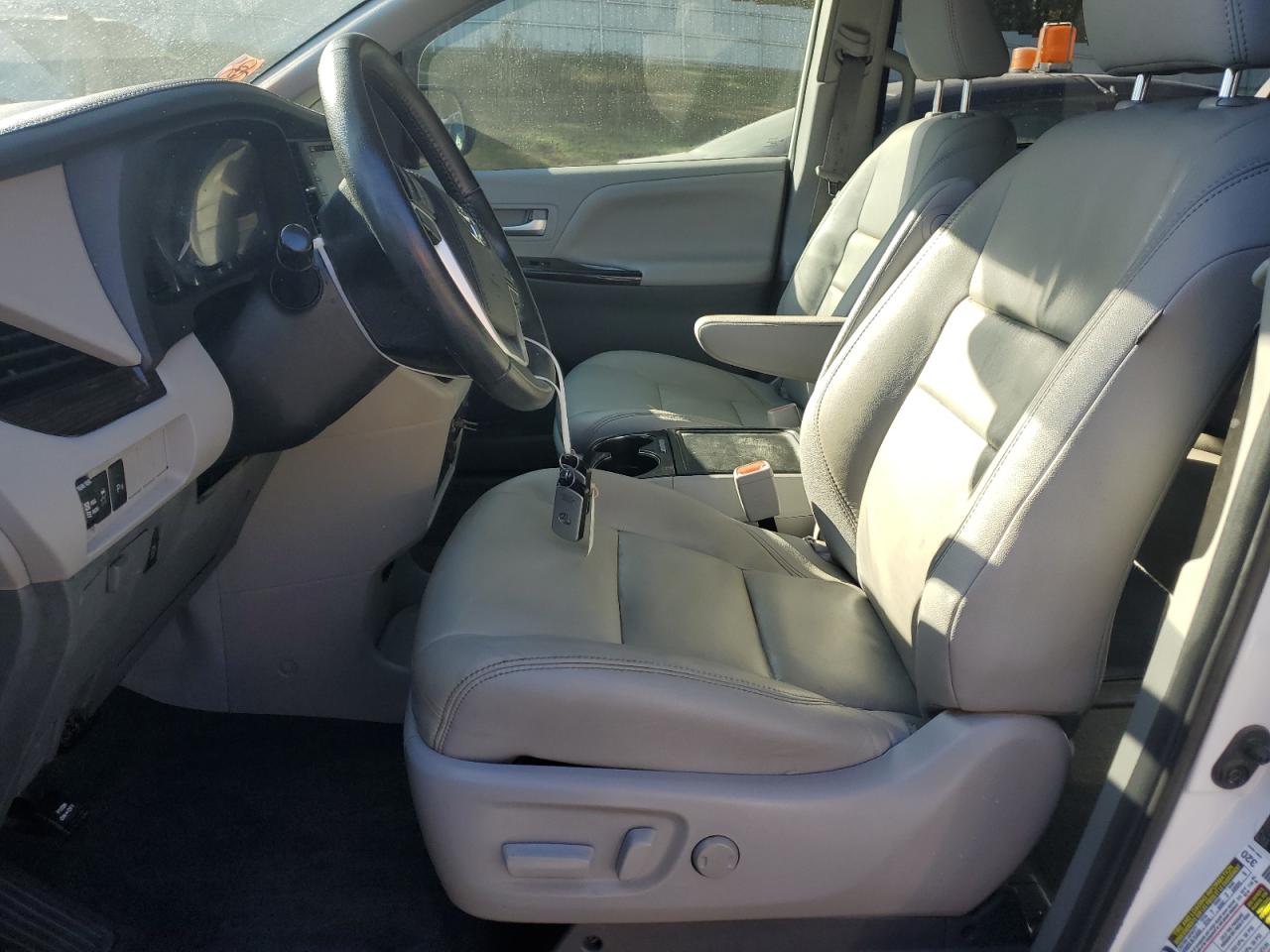 2020 Toyota Sienna - Image 7